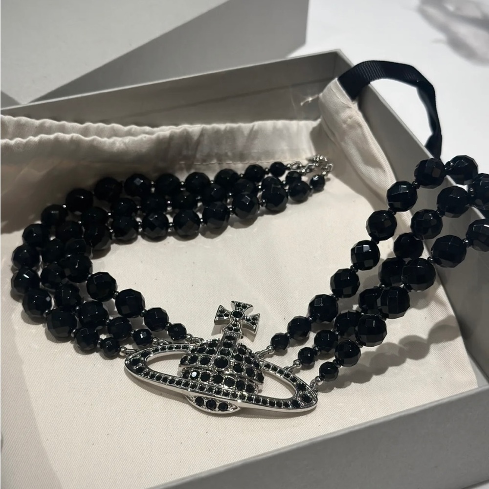 Auth! VIVIENNE WESTWOOD
Messaline Orb silver-tone brass and beaded necklace - Picture 5 of 7